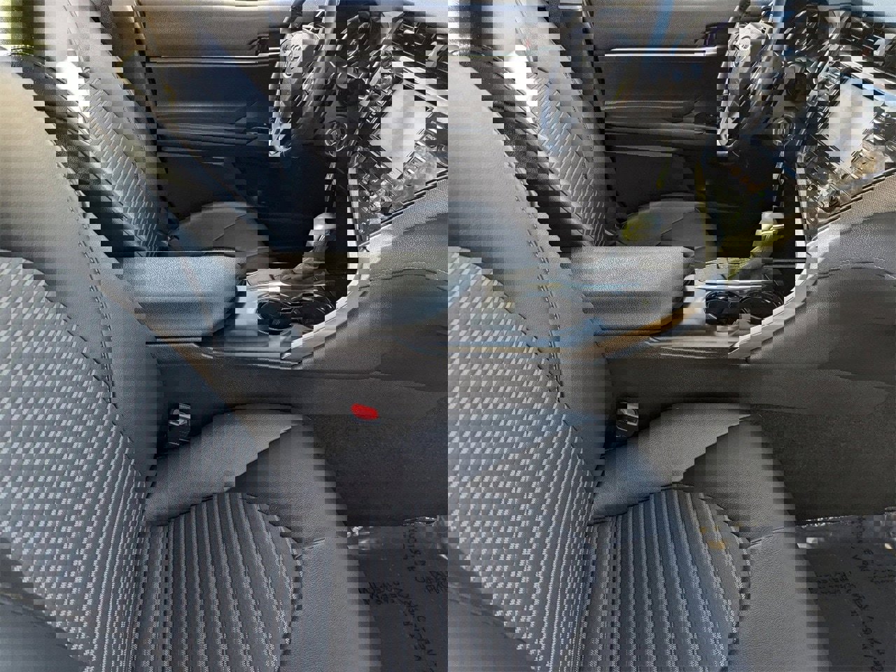 Used 2020 Toyota Camry image 9