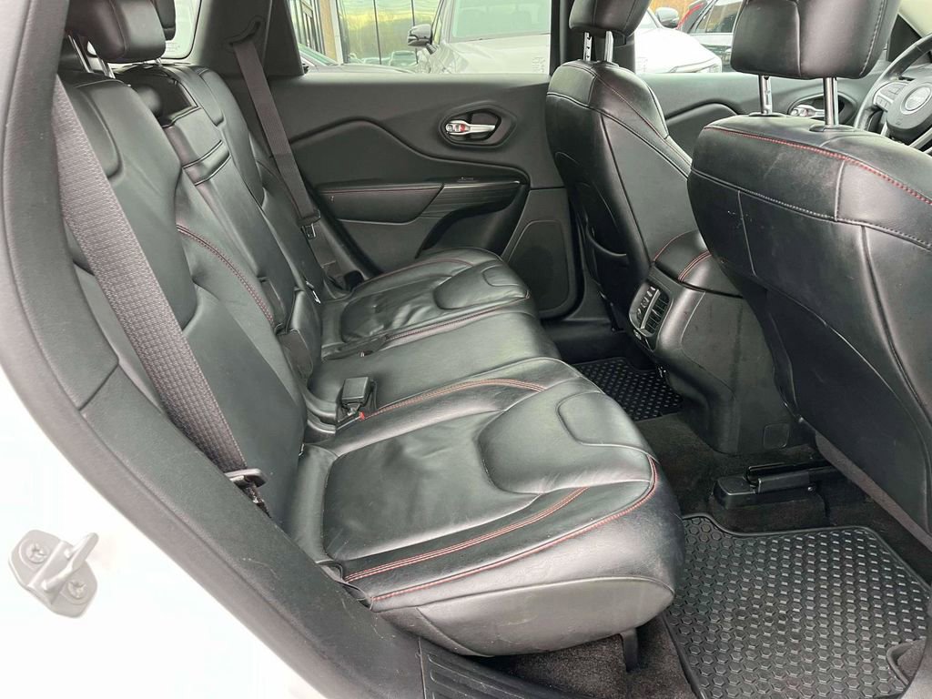 Used 2015 Jeep Cherokee Trailhawk w/ Comfort/Convenience Group image 12