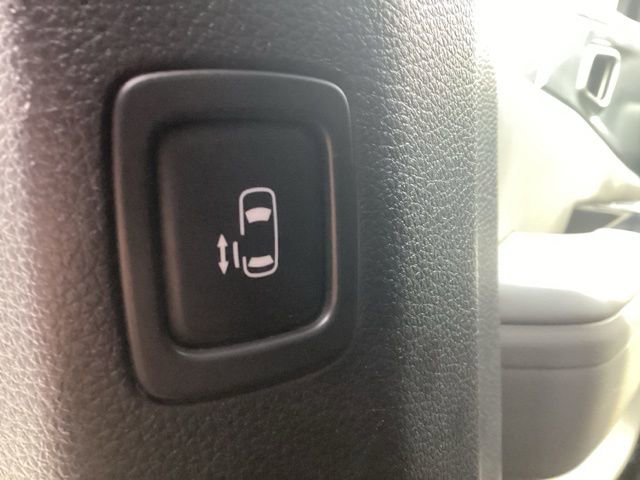 Used 2023 Kia Carnival LX FWD image 13