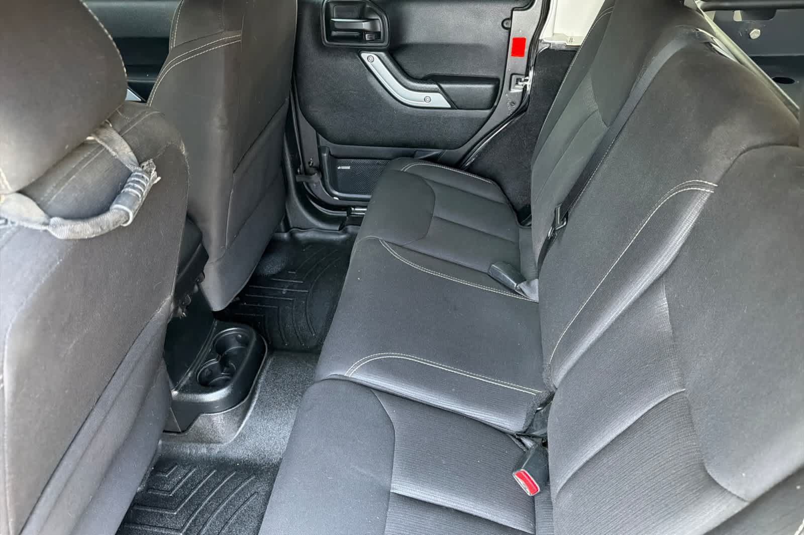 Used 2016 Jeep Wrangler Unlimited Sahara w/ Connectivity Group AWD/4WD image 4