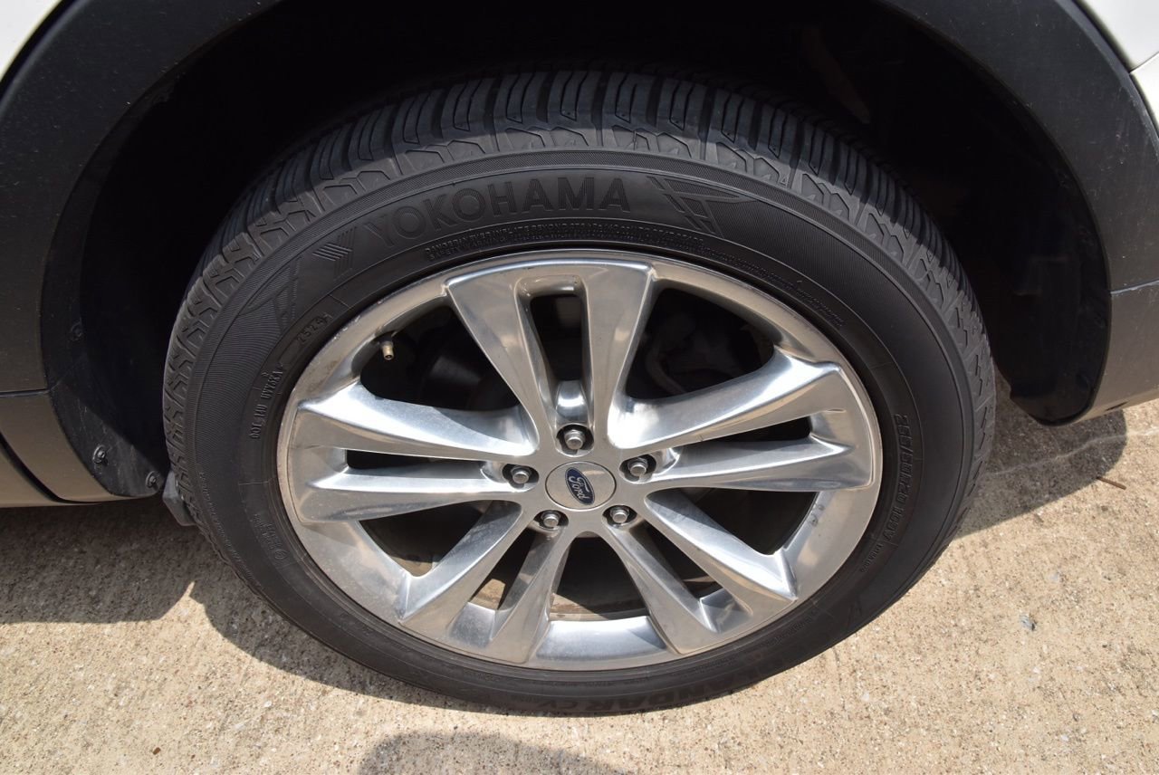 Used 2019 Ford Explorer XLT w/ Equipment Group 202A AWD/4WD image 13