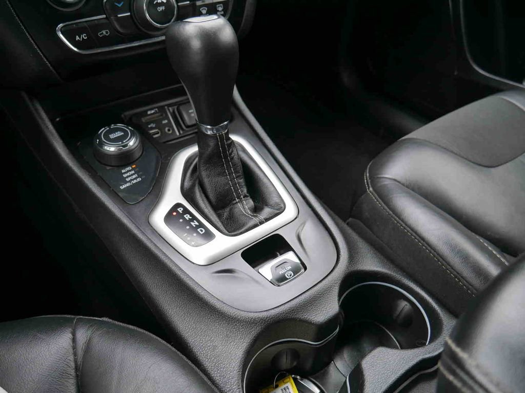 Used 2018 Jeep Cherokee Latitude Plus image 27