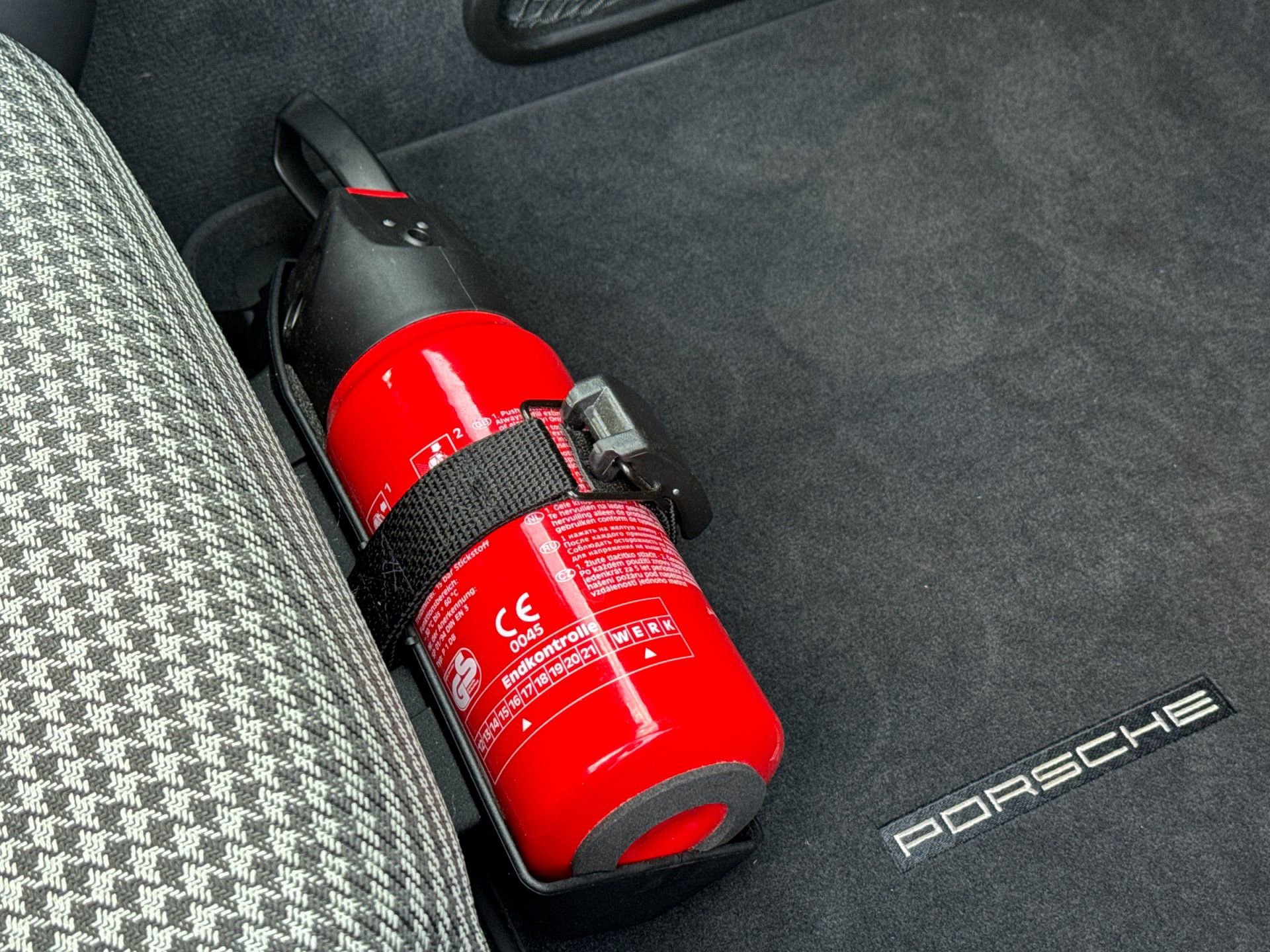 Used 2016 Porsche 911 R image 32