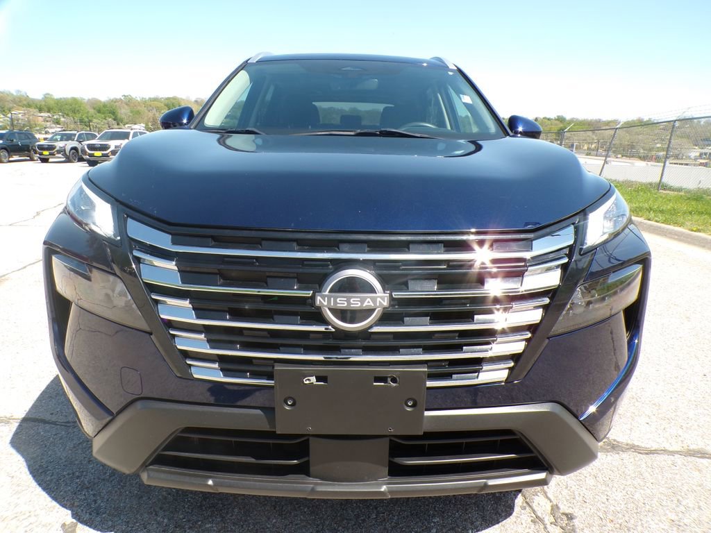 Used 2024 Nissan Rogue SV w/ SV Premium Package image 7