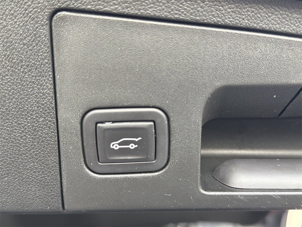 Certified 2025 Cadillac XT4 Premium Luxury image 15