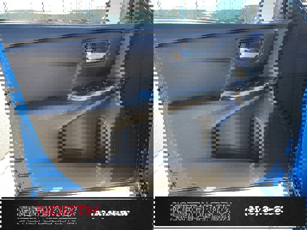 Used 2016 Toyota Camry SE image 5