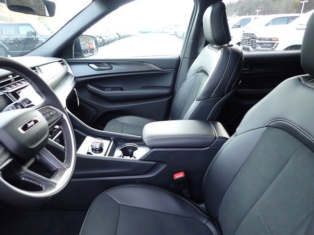 New 2025 Jeep Grand Cherokee L Altitude image 12
