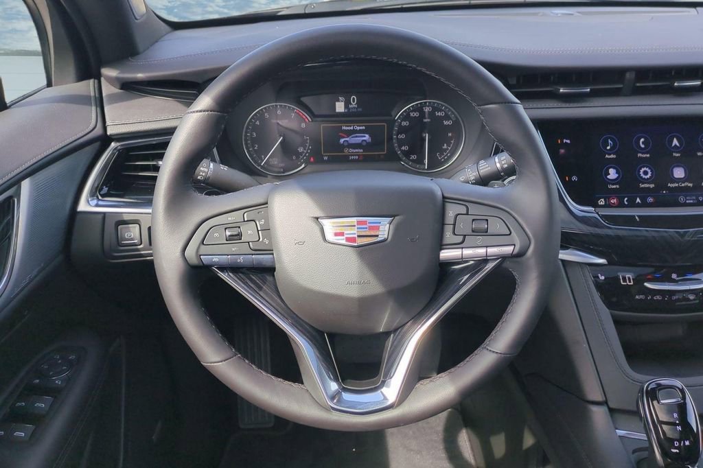 Used 2025 Cadillac XT6 Premium Luxury image 28