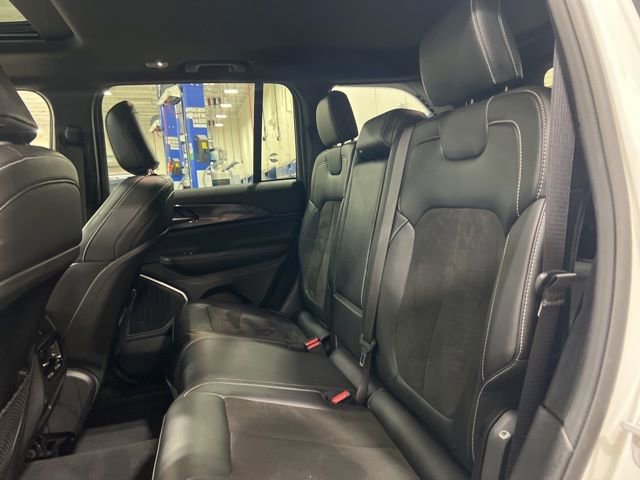 Used 2022 Jeep Grand Cherokee Altitude AWD/4WD image 13