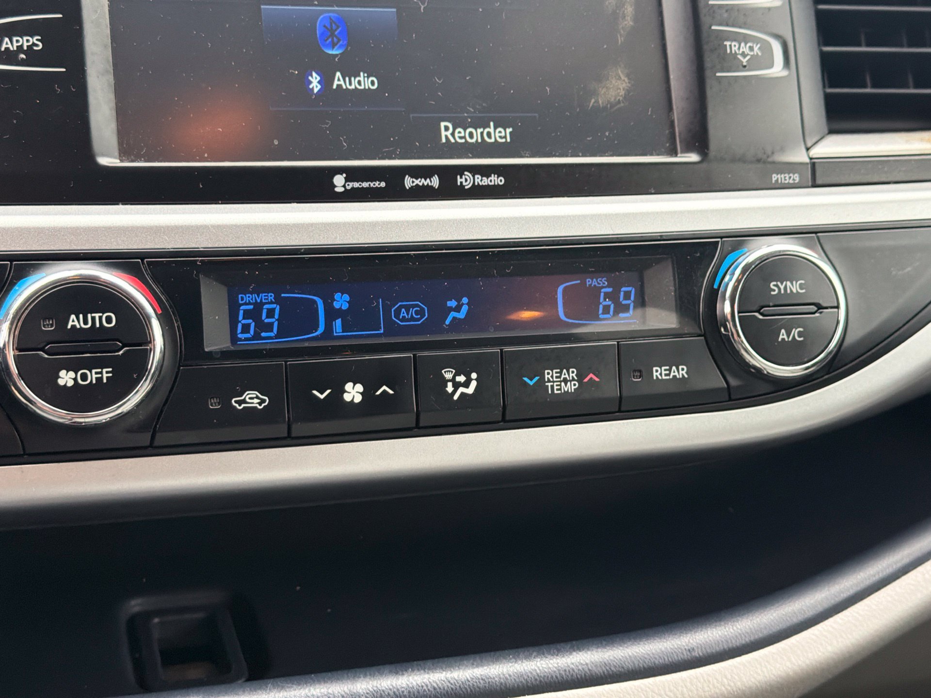 Used 2018 Toyota Highlander Plus AWD/4WD image 19