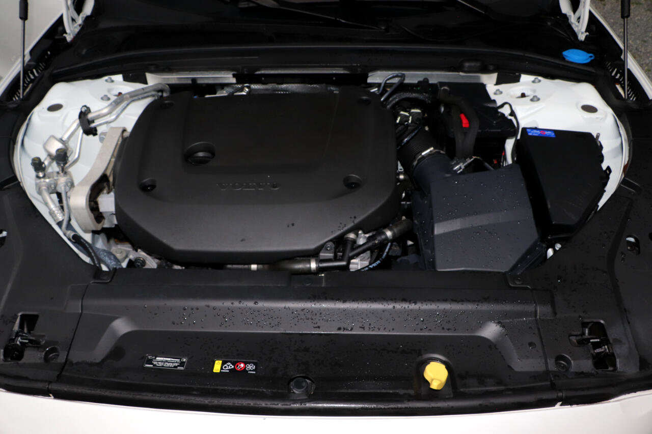 Used 2023 Volvo V90 B6 Cross Country Ultimate w/ Climate Package image 41