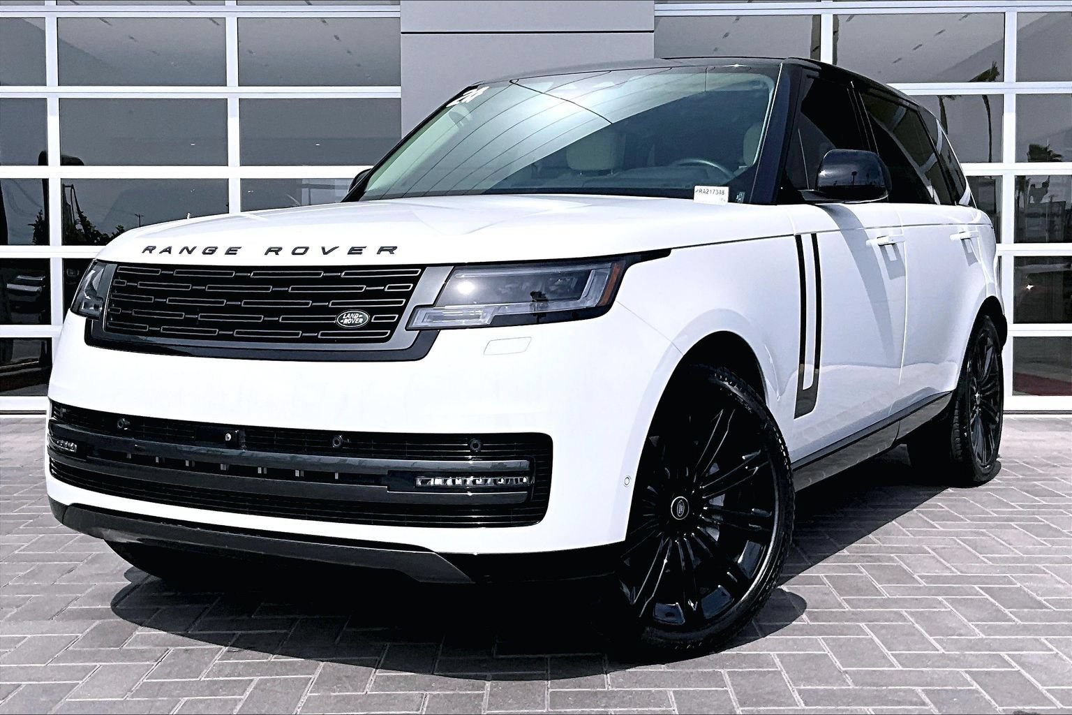 Used 2024 Land Rover Range Rover Long Wheelbase SE AWD/4WD image 1