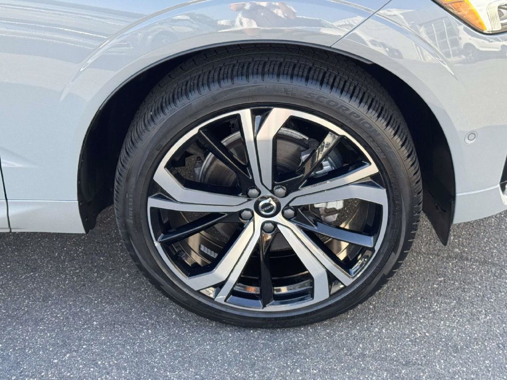 Certified 2025 Volvo XC60 B5 Ultra w/ Protection Package Premier AWD/4WD image 6