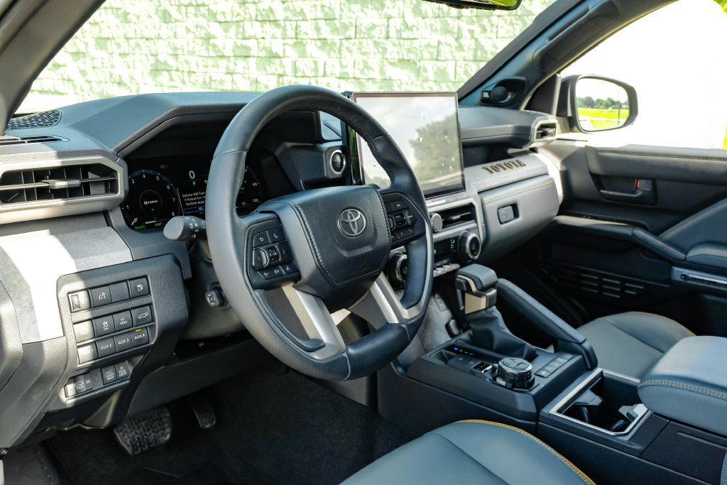 Used 2025 Toyota 4Runner Trailhunter AWD/4WD image 19