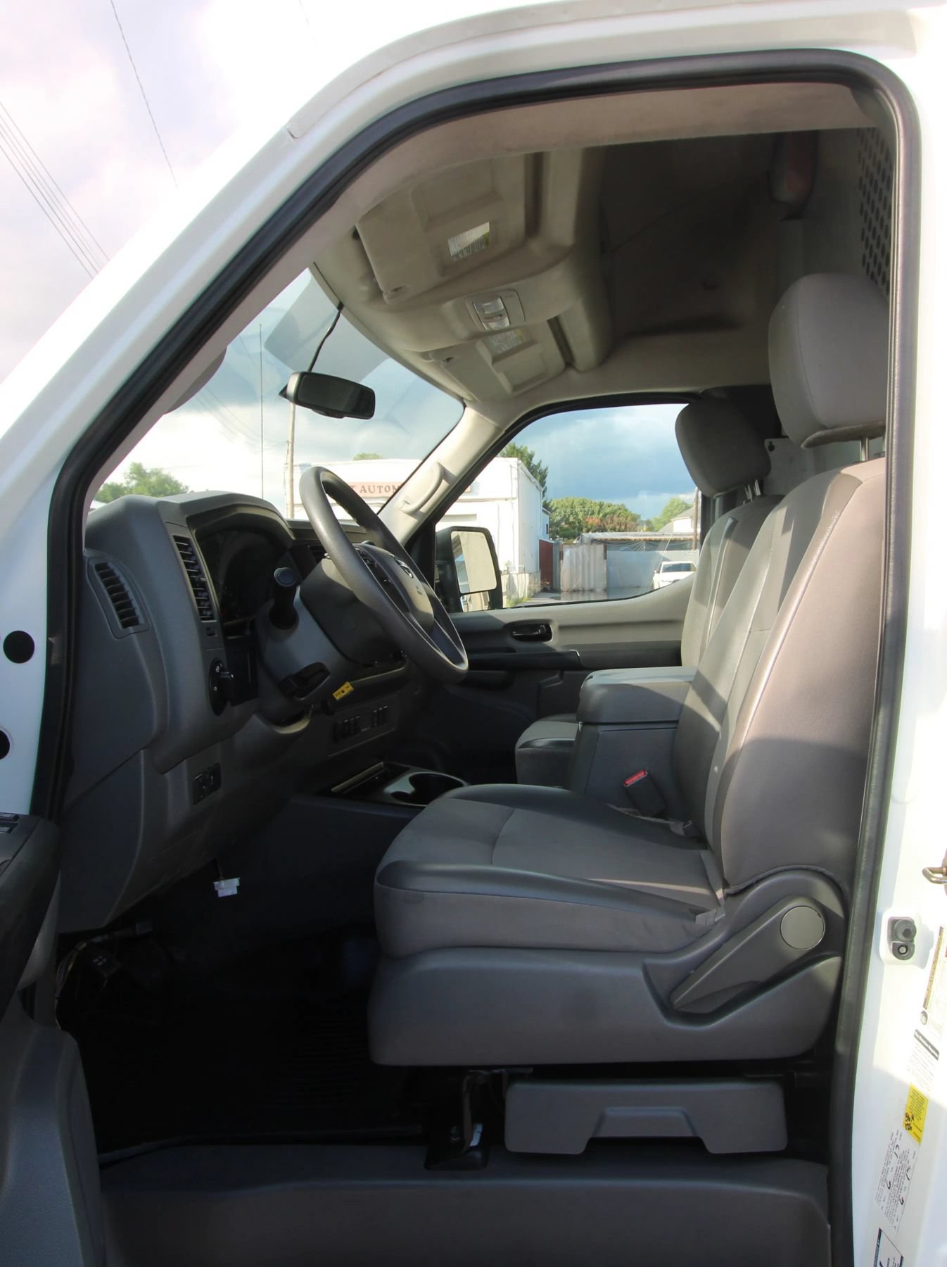 Used 2017 Nissan NV 3500 SV RWD image 9