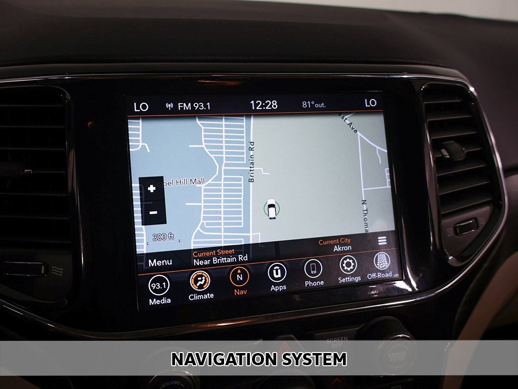 Used 2022 Jeep Grand Cherokee Laredo E image 3