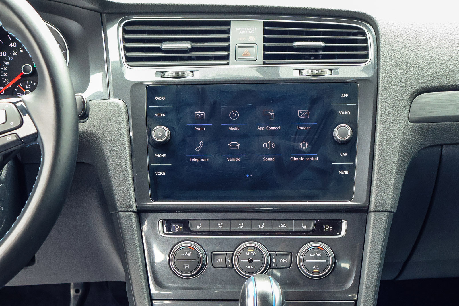 Used 2017 Volkswagen e-Golf SE w/ DC Fast Charging Package image 8