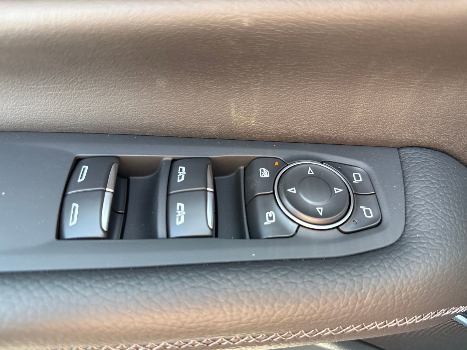 New 2026 GMC Yukon XL Denali w/ Sun & Power Step Package image 9