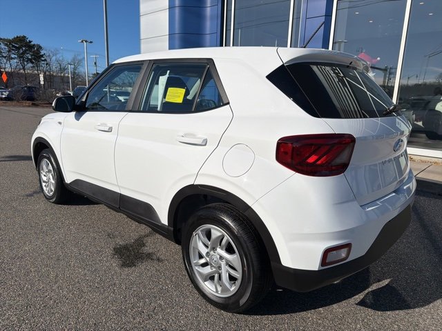 Certified 2025 Hyundai Venue SE image 8