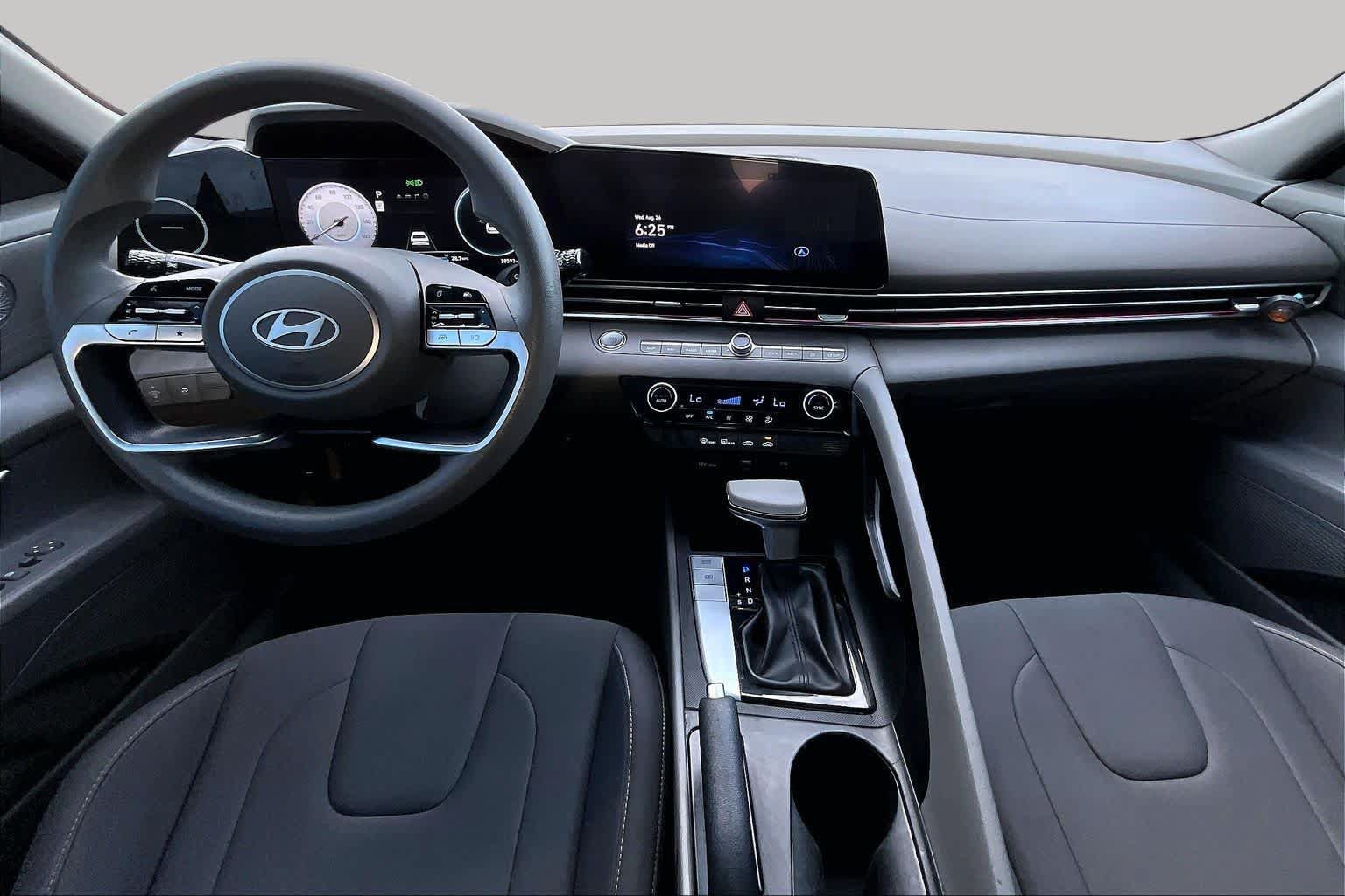 Used 2024 Hyundai Elantra SEL FWD image 16