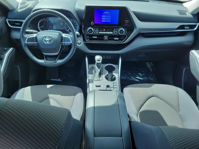 Used 2024 Toyota Highlander LE FWD image 14