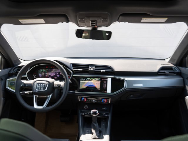 New 2025 Audi Q3 2.0T Premium image 10