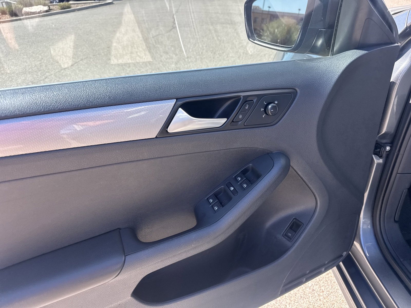 Used 2017 Volkswagen Jetta S image 14