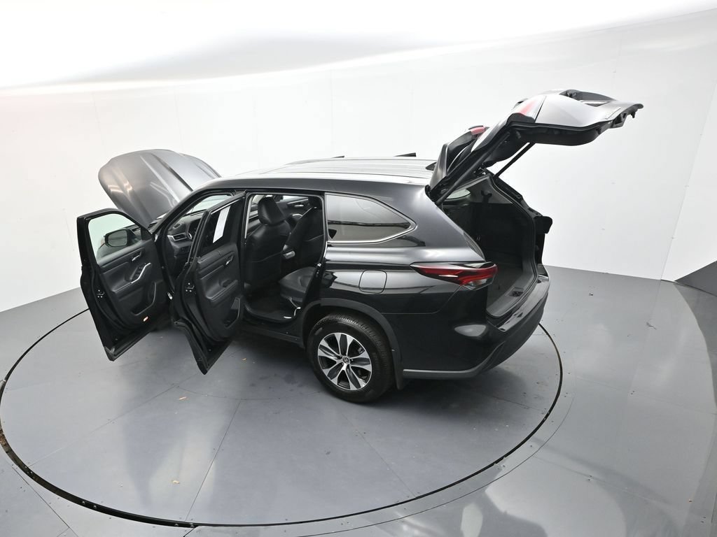 Used 2025 Toyota Highlander XLE AWD/4WD image 37