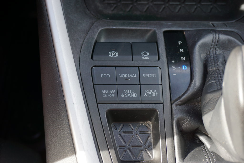 Used 2022 Toyota RAV4 LE AWD/4WD image 20