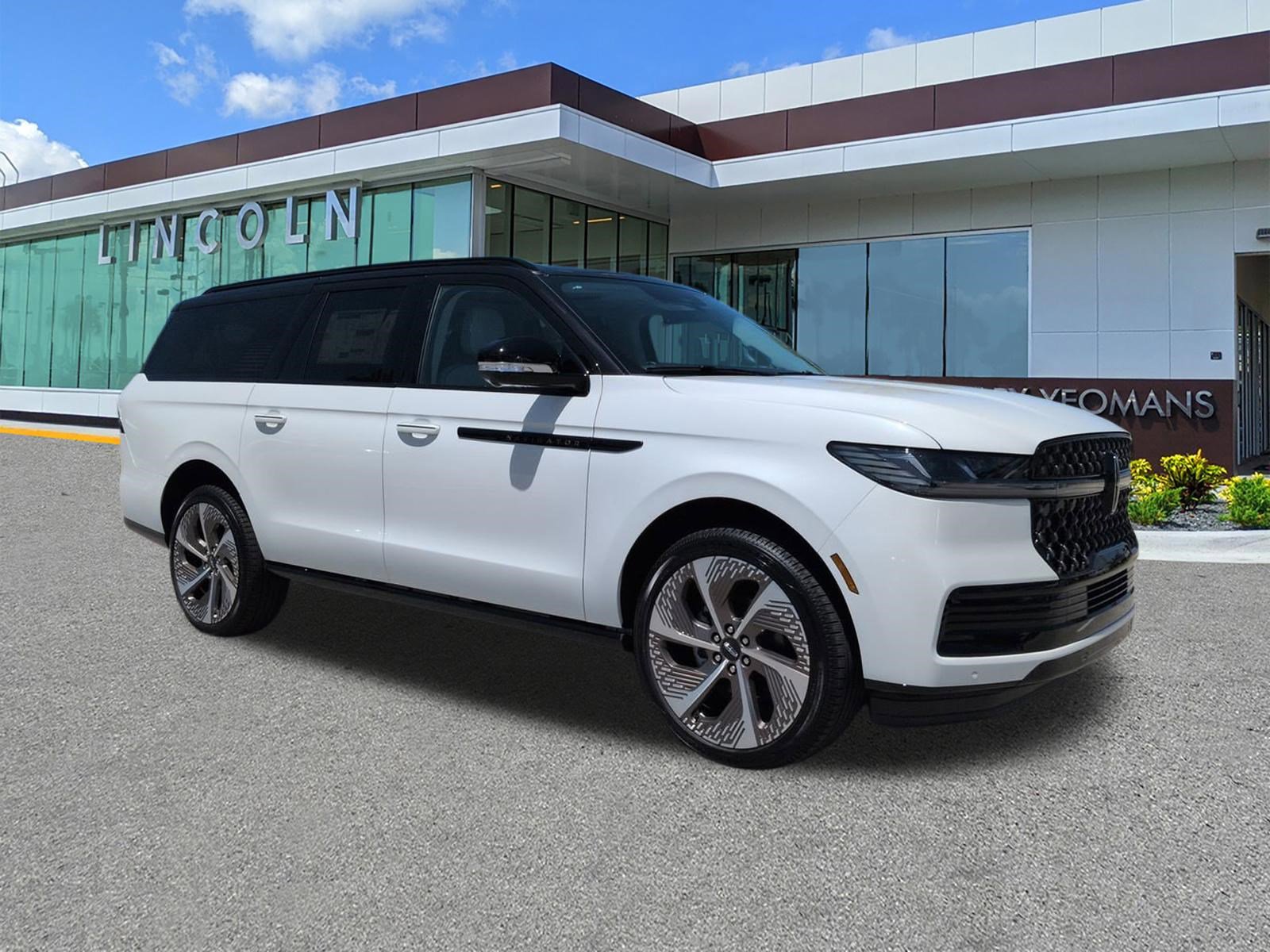 New 2026 Lincoln Navigator L Black Label AWD/4WD image 2