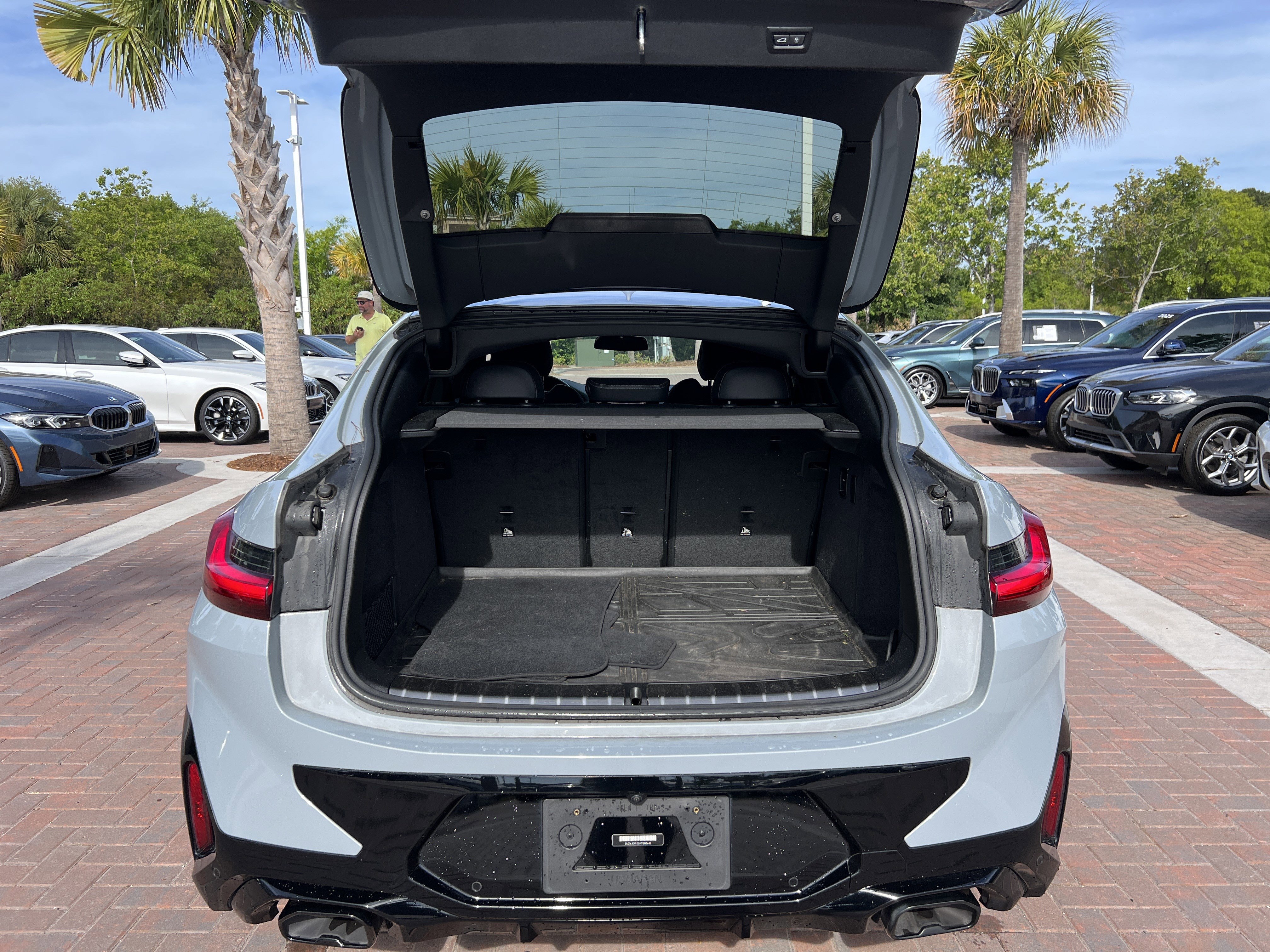 Used 2023 BMW X4 M40i w/ Premium Package image 32