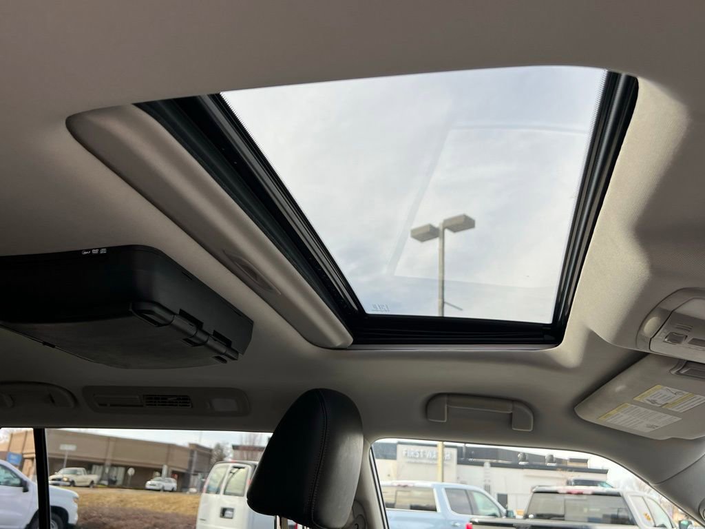 Used 2018 Nissan Armada SL w/ Moonroof Package image 17