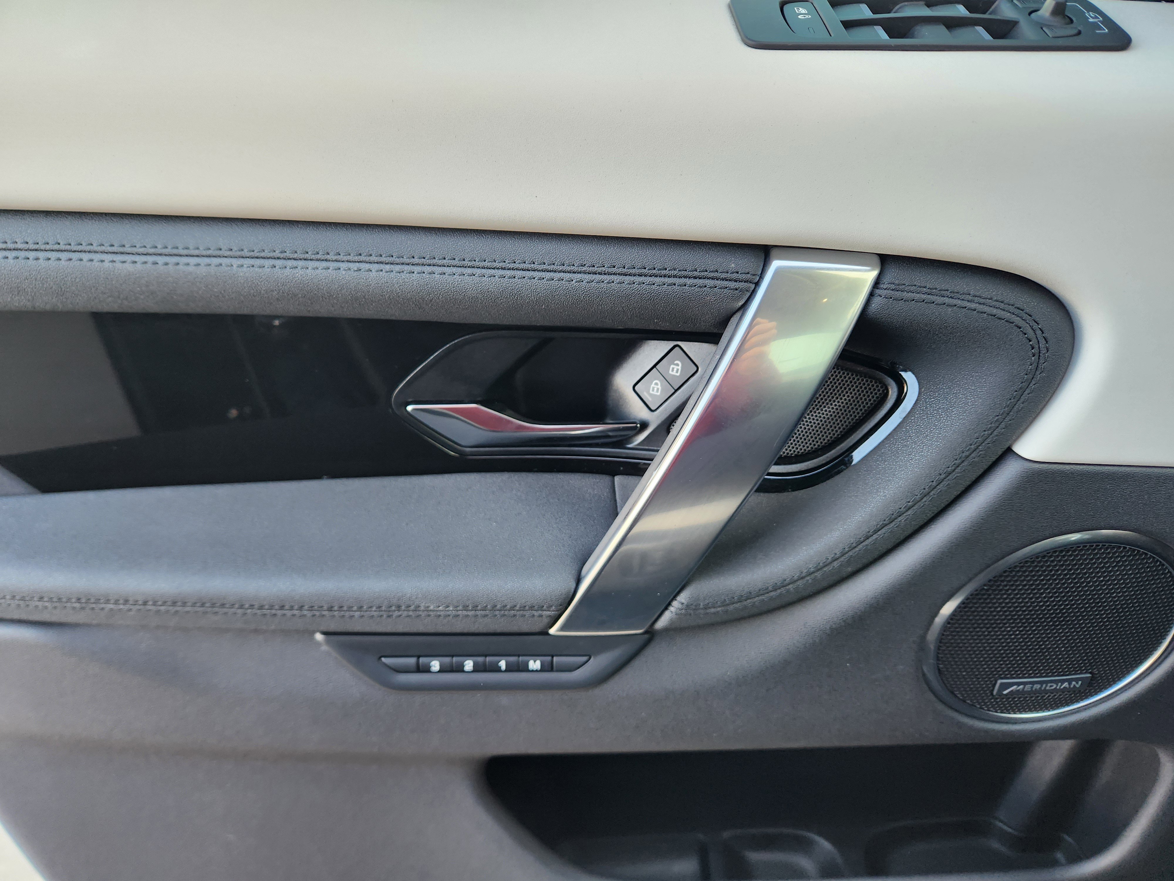 Certified 2025 Land Rover Discovery Sport S image 23