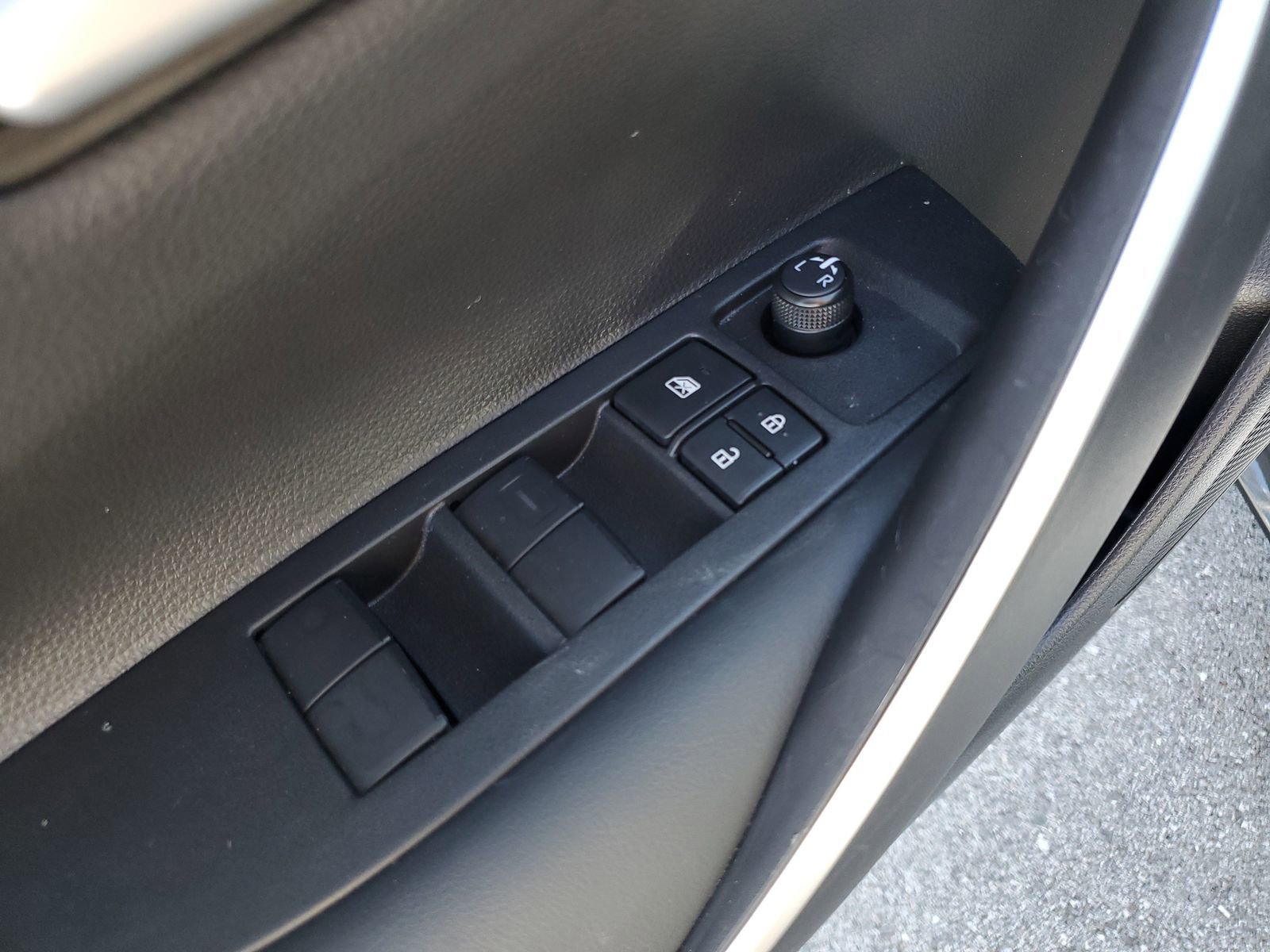 Certified 2025 Toyota Corolla SE image 20