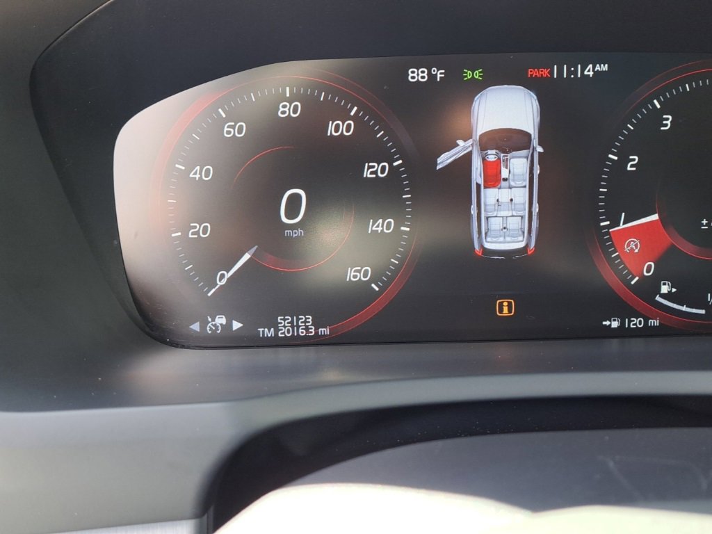 Used 2021 Volvo XC90 T5 Momentum w/ Protection Package Premier image 18