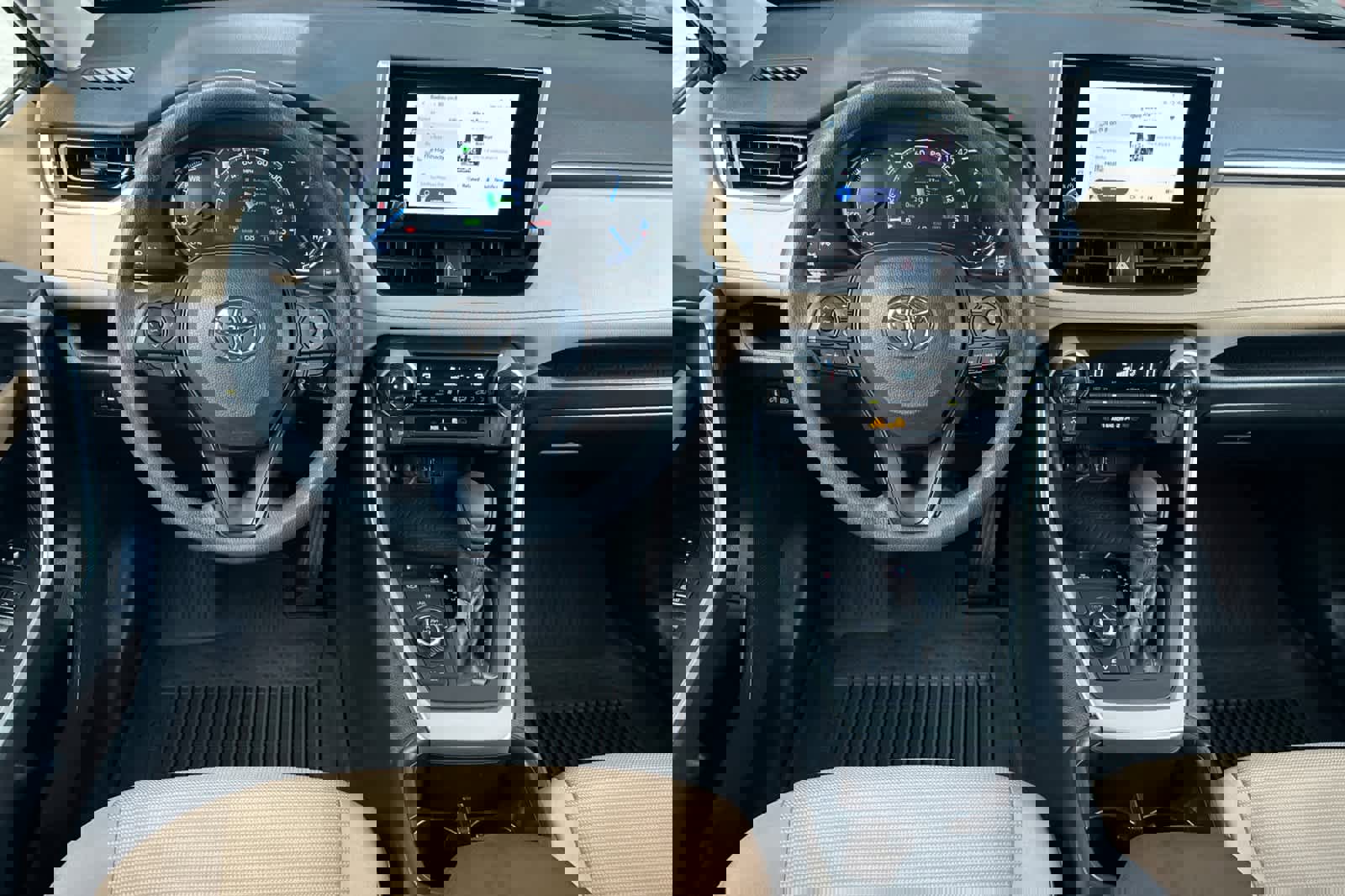 Used 2025 Toyota RAV4 LE AWD/4WD image 15