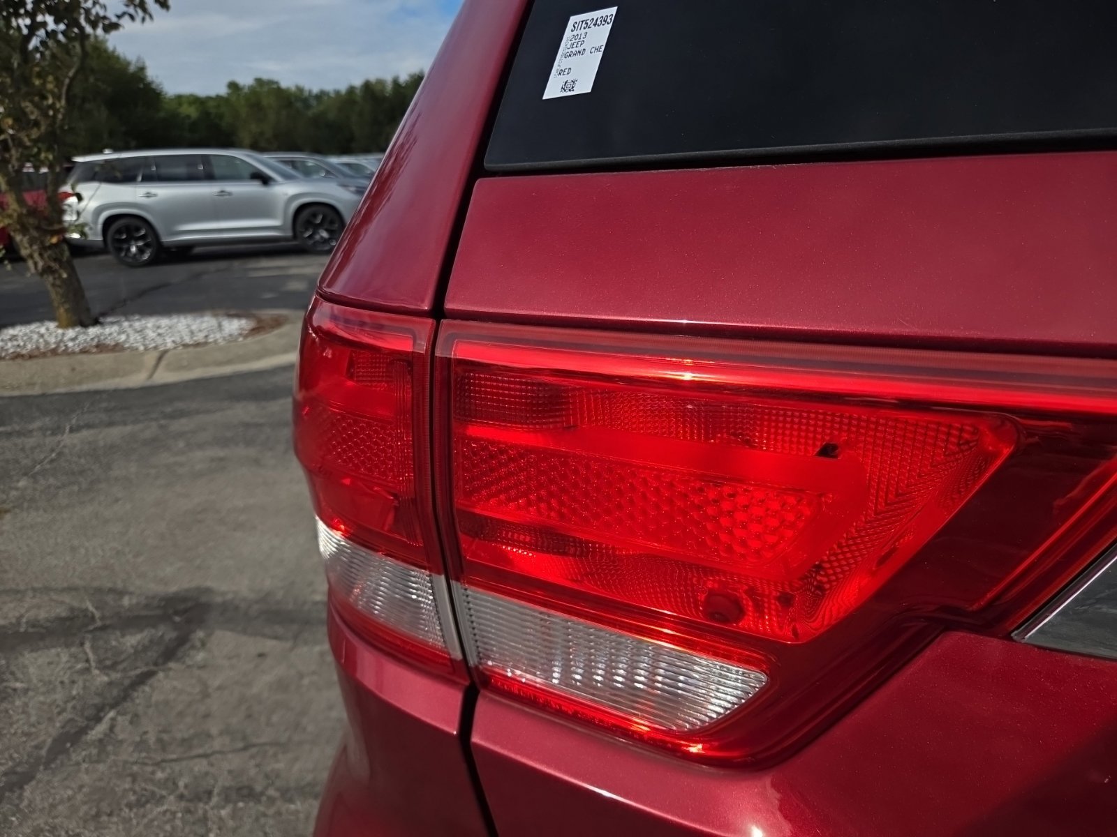 Used 2013 Jeep Grand Cherokee Overland AWD/4WD image 10