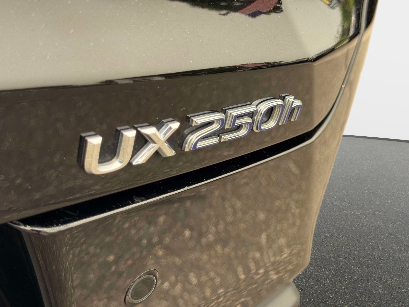 Used 2020 Lexus UX 250h F Sport w/ F Sport Premium Package AWD/4WD image 12