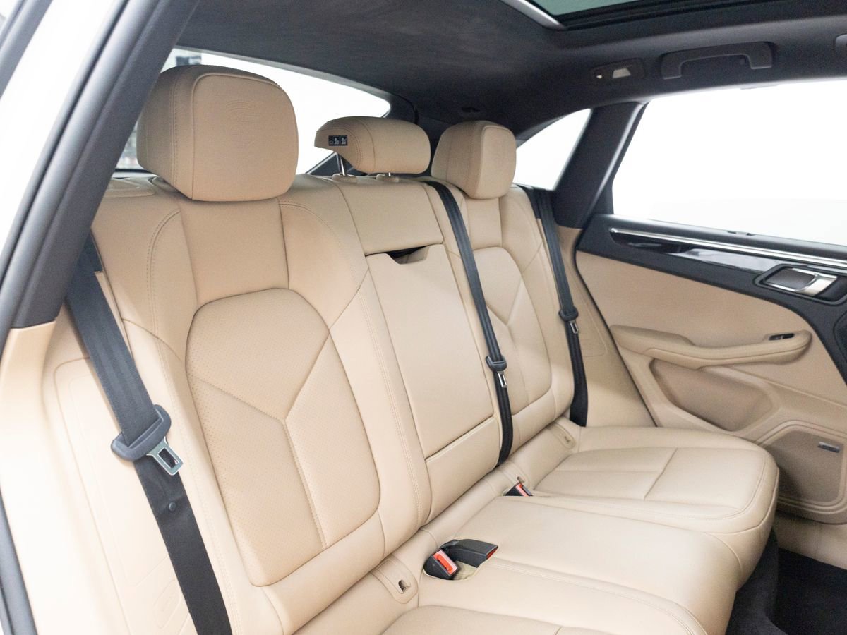 Certified 2025 Porsche Macan image 32