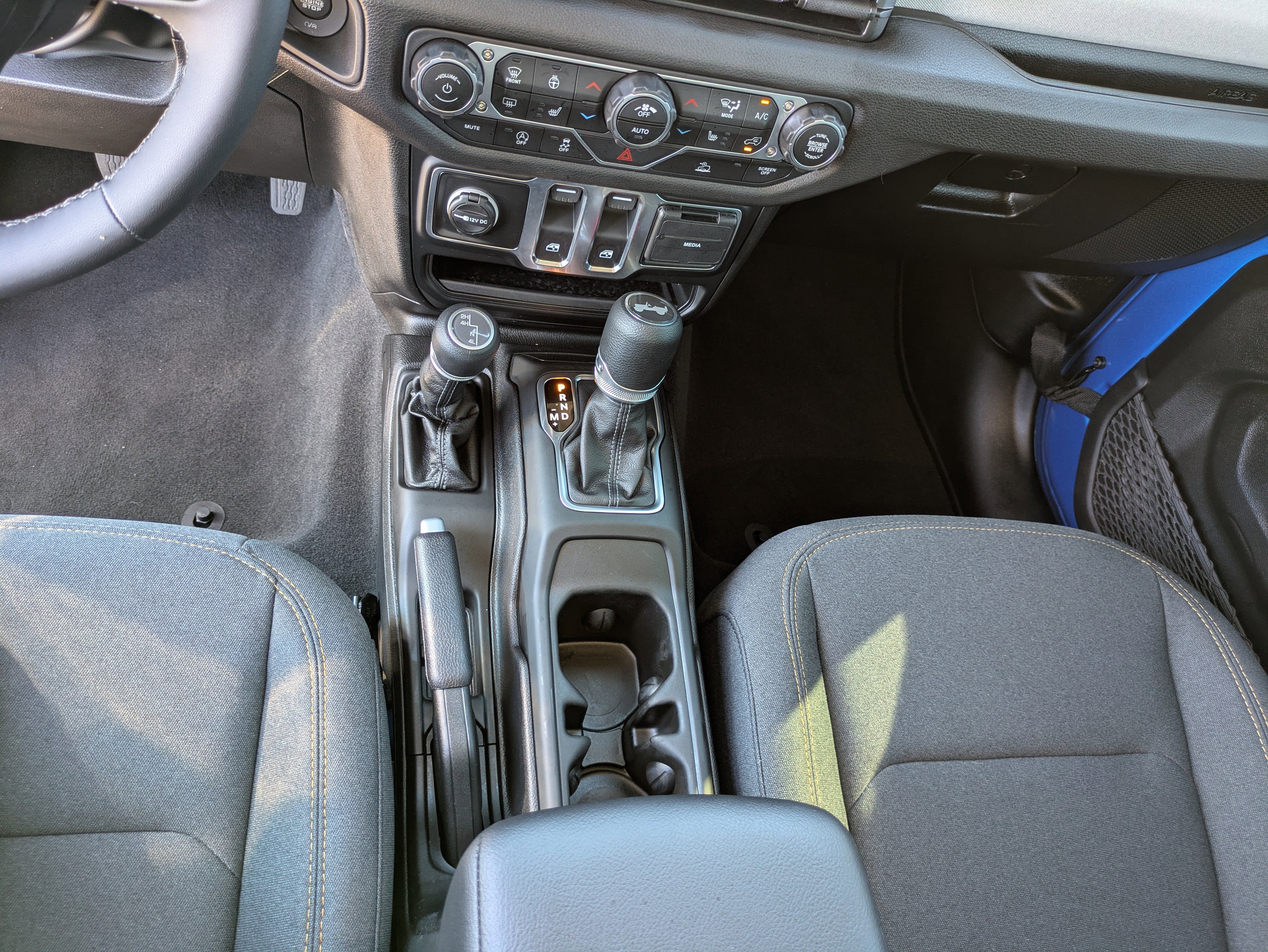 Used 2025 Jeep Wrangler Sport image 19