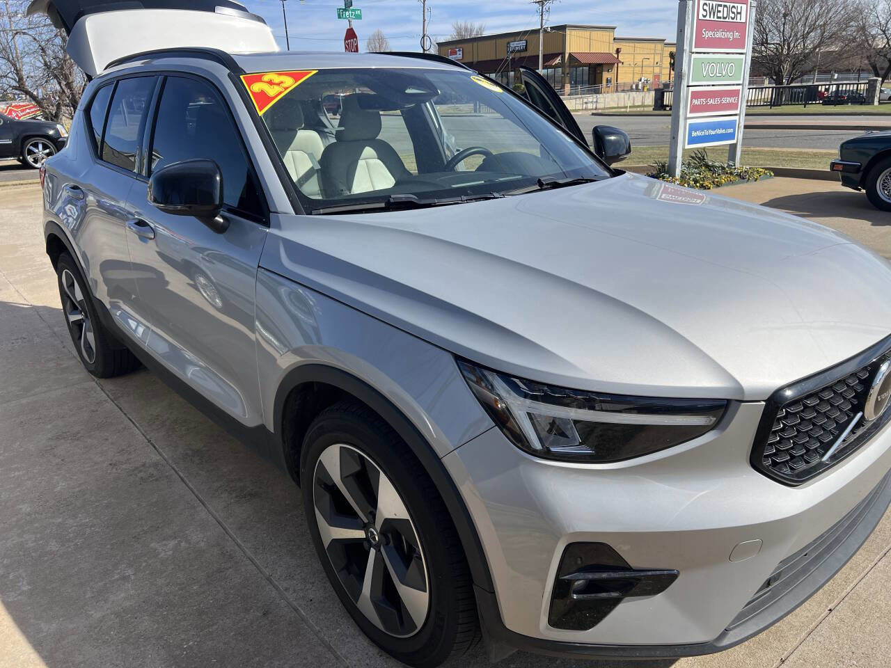 Used 2023 Volvo XC40 B5 Plus w/ Protection Package Premier image 4