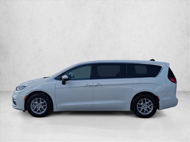 Used 2023 Chrysler Pacifica Touring-L FWD image 8