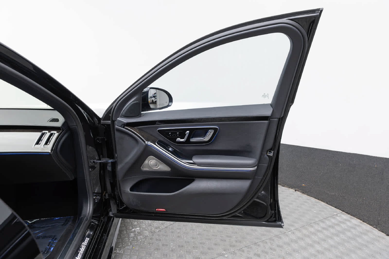 Used 2023 Mercedes-Benz S 500 4MATIC w/ AMG Line image 39