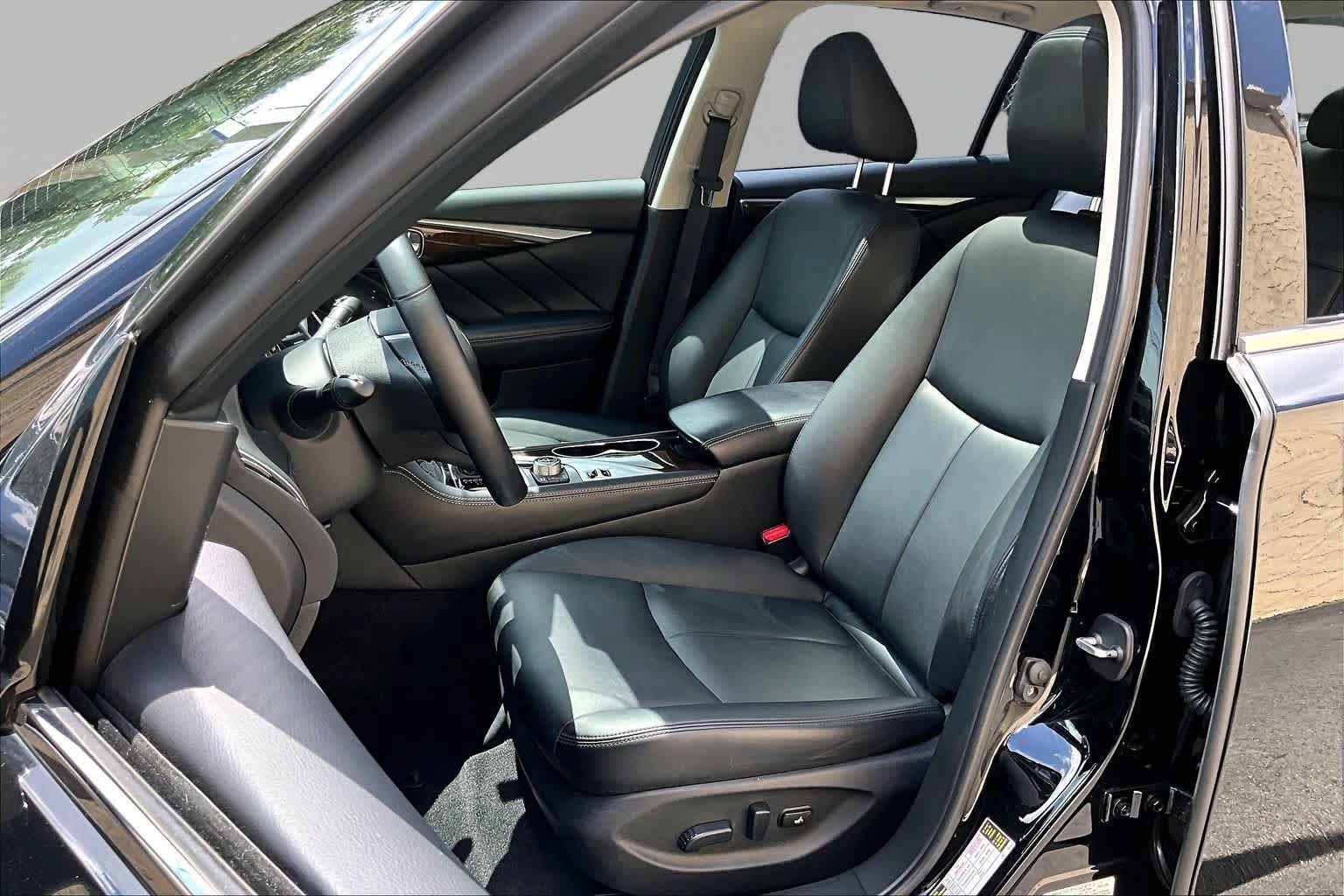 Used 2019 INFINITI Q50 Luxe w/ Essential Package (3.0T Luxe) RWD image 8