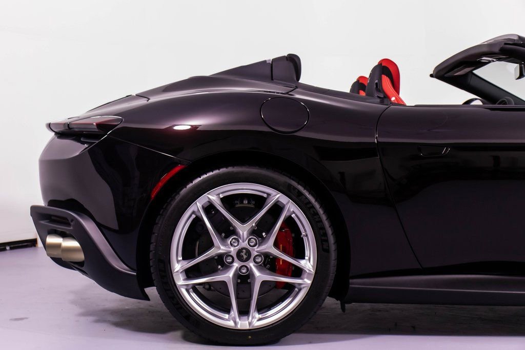 Certified 2024 Ferrari Roma Spider RWD image 17