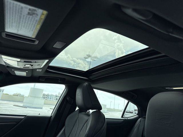 Certified 2022 Lexus ES 350 F Sport w/ Accessory Package 2 FWD image 22