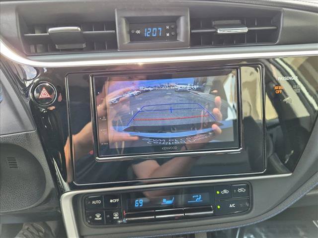 Used 2017 Toyota Corolla SE w/ Carpet Mat Package (TMS) FWD image 12