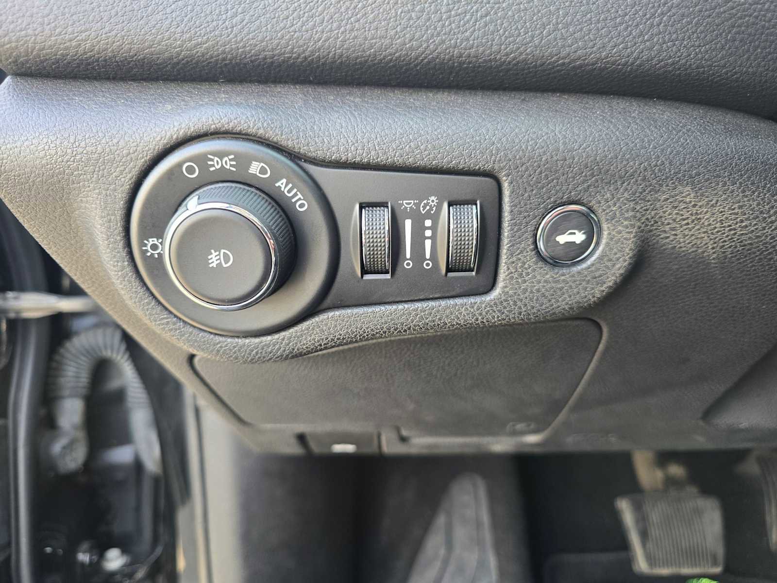 Used 2016 Chrysler 200 S image 25