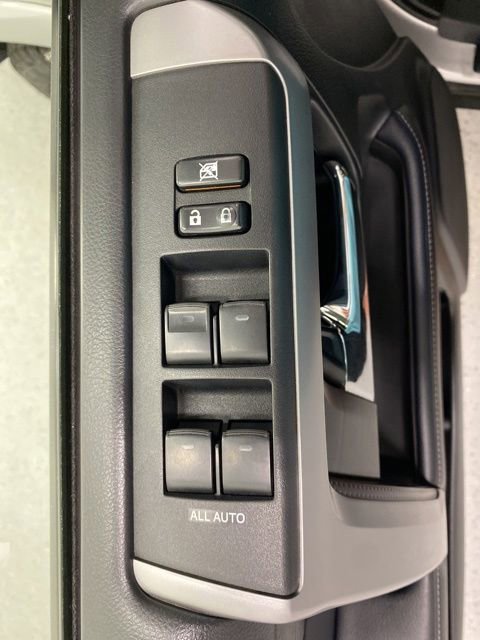 Used 2018 Toyota 4Runner SR5 AWD/4WD image 23