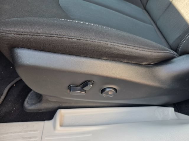 Used 2023 Chrysler Voyager LX FWD image 25
